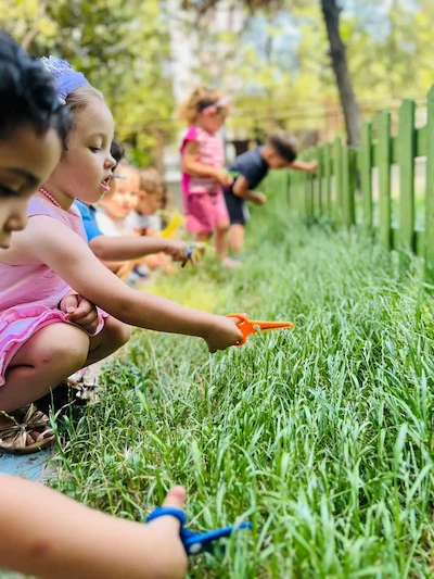 Anaokulu bahçesi görseli