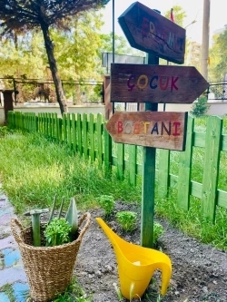 Anaokulu bahçesi görseli 2